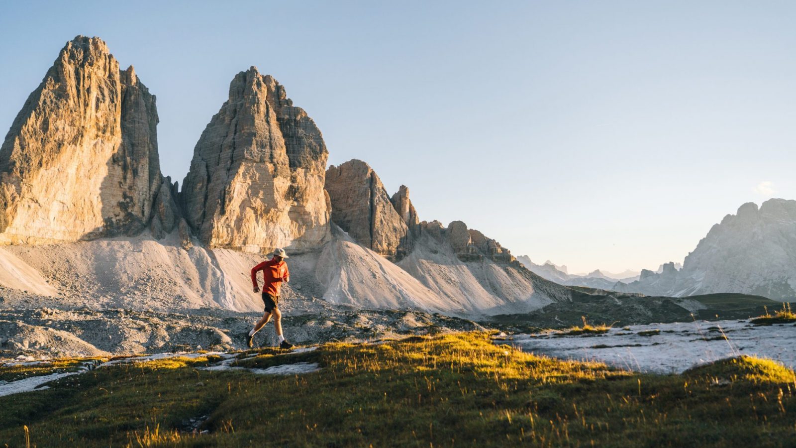 Corre por los Dolomitas: una clásica expedición de trail running de cabaña a cabaña