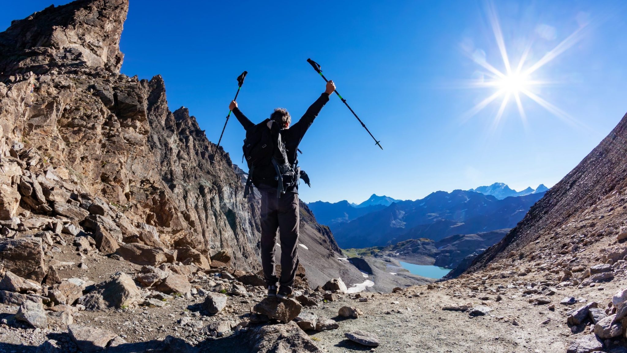 アヤス渓谷のトレッキング: 忘れられないアルプスの冒険