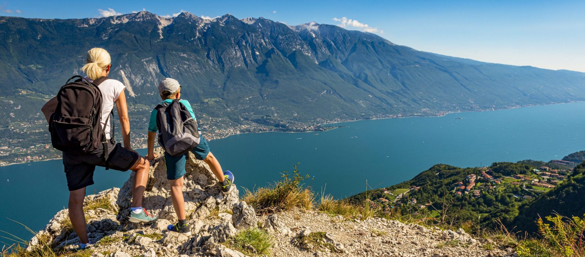 Explora el monte Baldo: un paraíso para los amantes de la naturaleza con vistas al lago de Garda