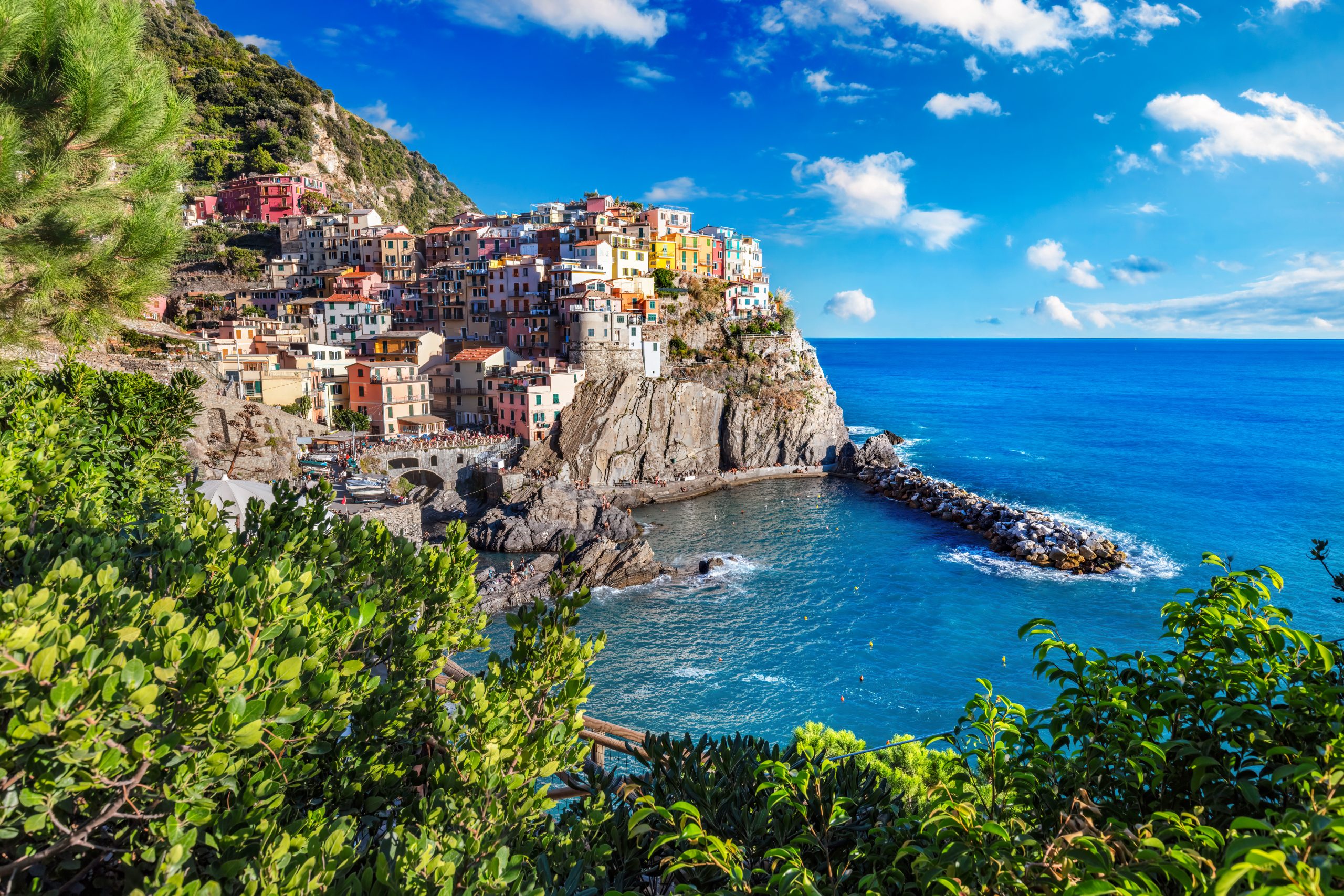 HIKING THROUGH THE MARVELS OF CINQUE TERRE NATIONAL PARK