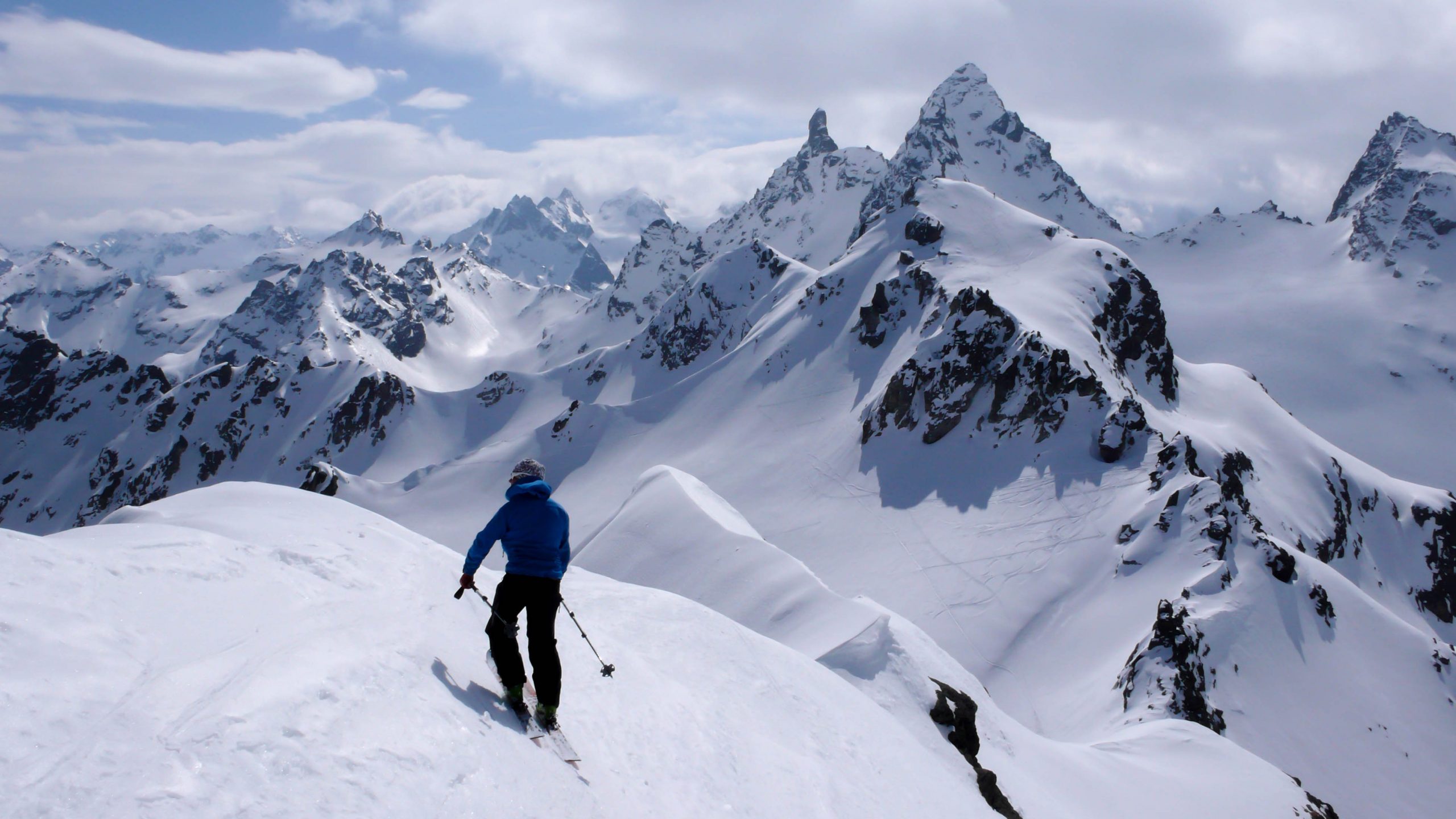Klassisches Skitouren-Abenteuer von Hütte zu Hütte in der Silvretta, Österreich